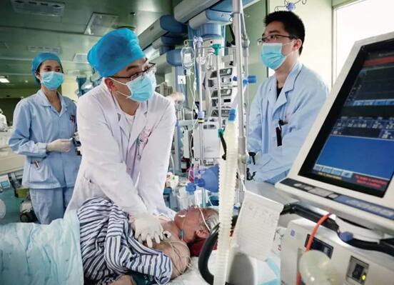 論ICU病房，對講機(jī)通信撐起救援“生命線”